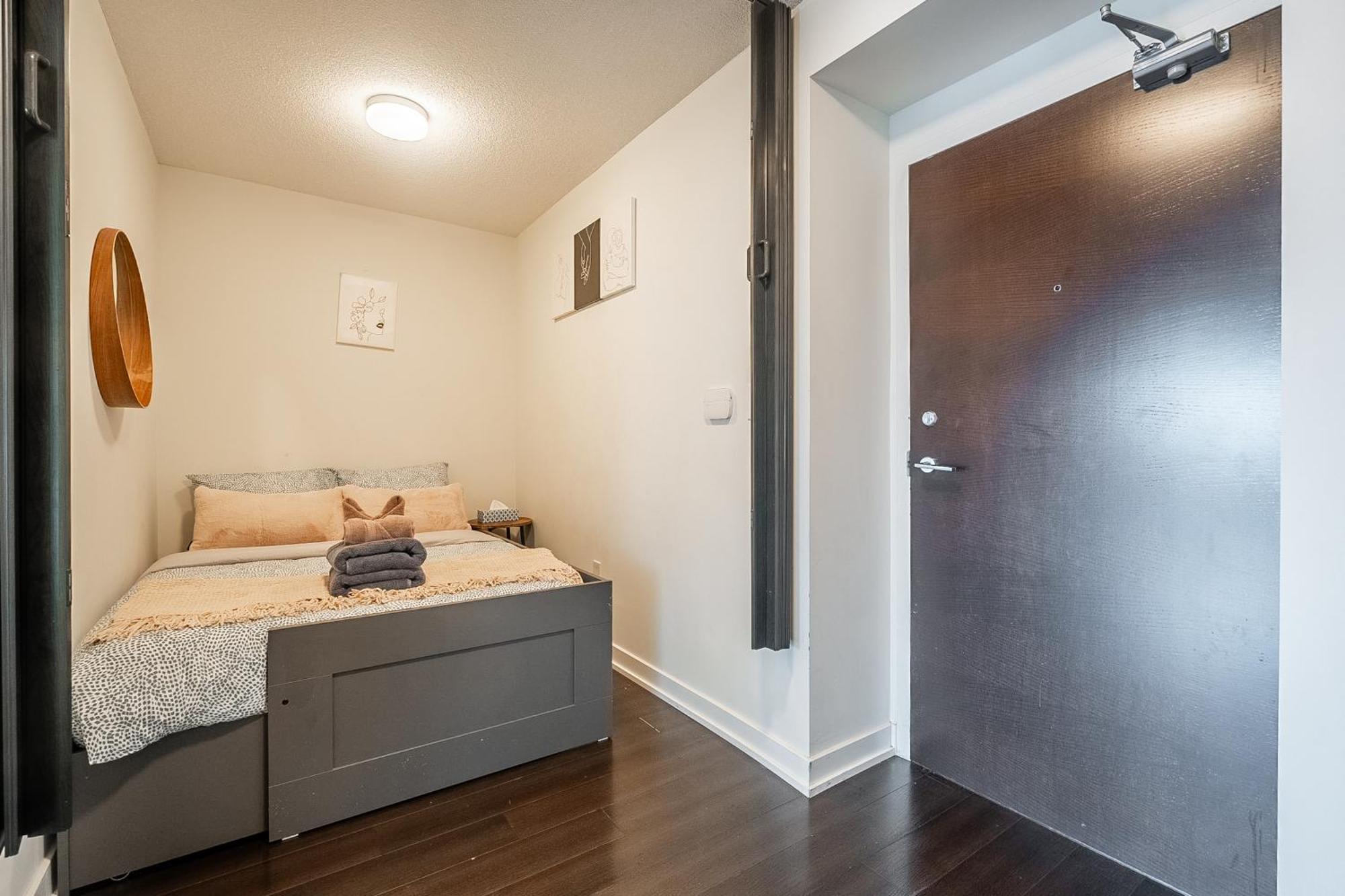 Apartment In Downtown *